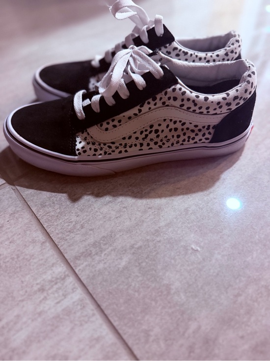 Shoes - Women’s old skool Vans